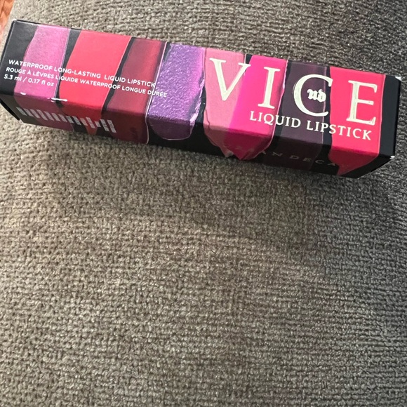 🎉Host Pick🎉Urban Decay WATERPROOF LONG-LASTING LIQUID LIPSTICK/Blackmail - Picture 6 of 8